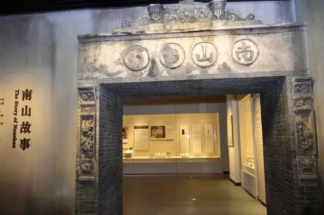 市职工书法美术摄影作品展开幕